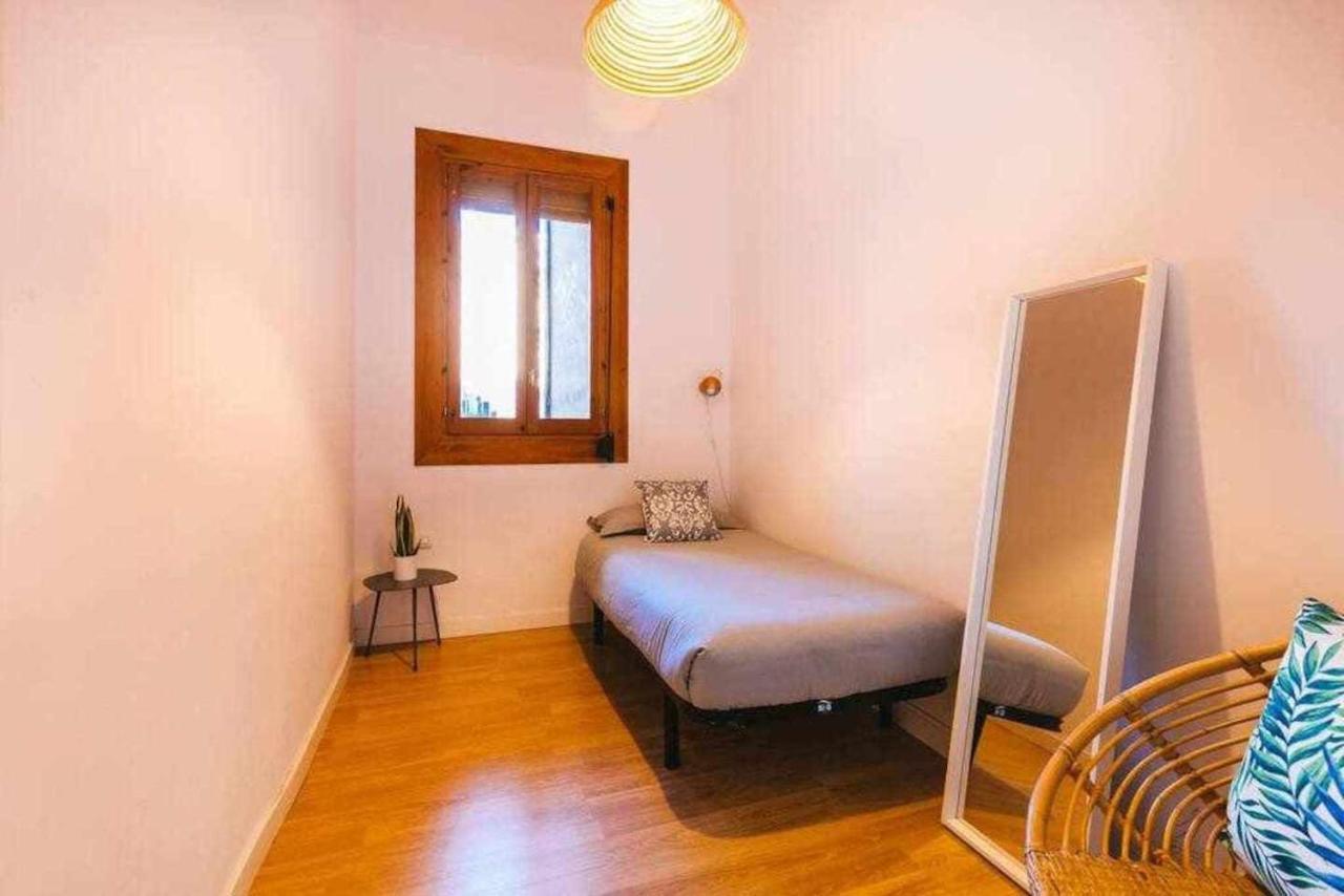 Cozy & Central Apartment Barcelona Bagian luar foto