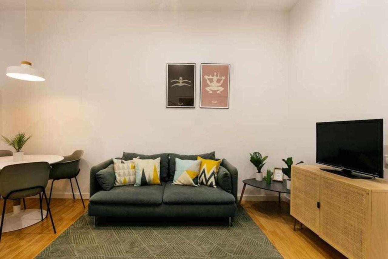 Cozy & Central Apartment Barcelona Bagian luar foto