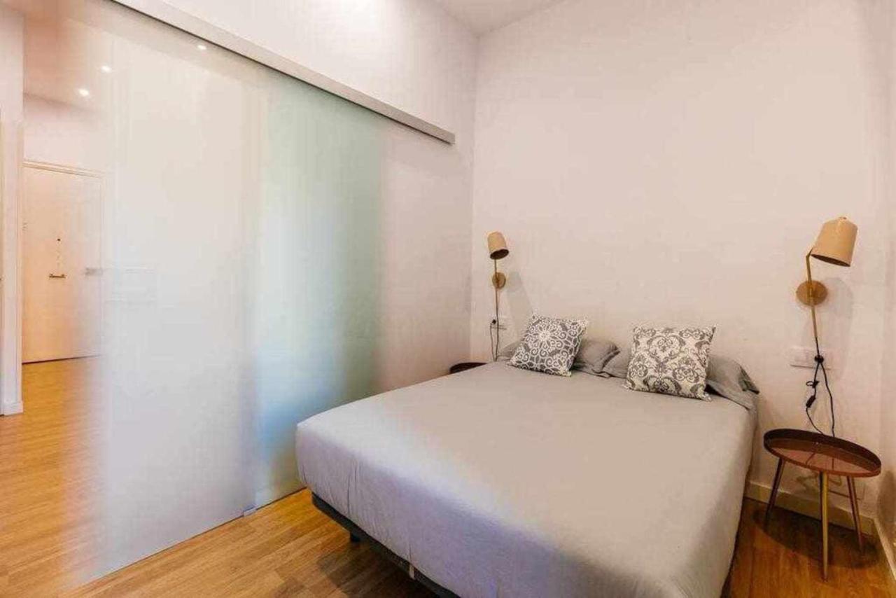 Cozy & Central Apartment Barcelona Bagian luar foto