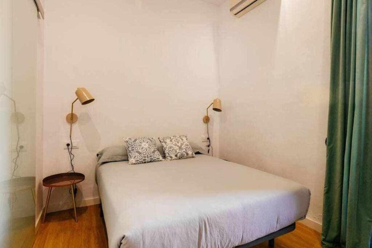 Cozy & Central Apartment Barcelona Bagian luar foto