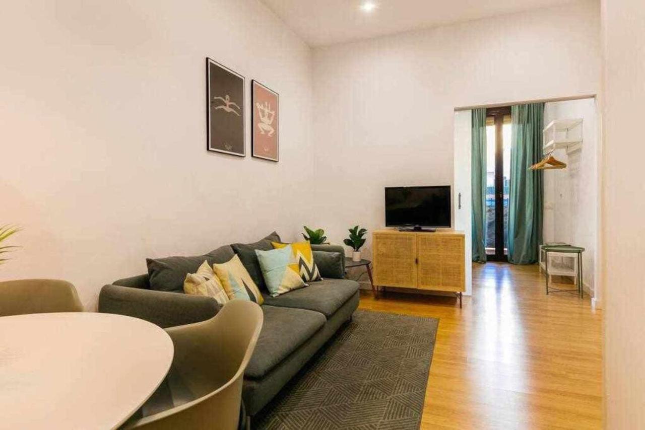 Cozy & Central Apartment Barcelona Bagian luar foto