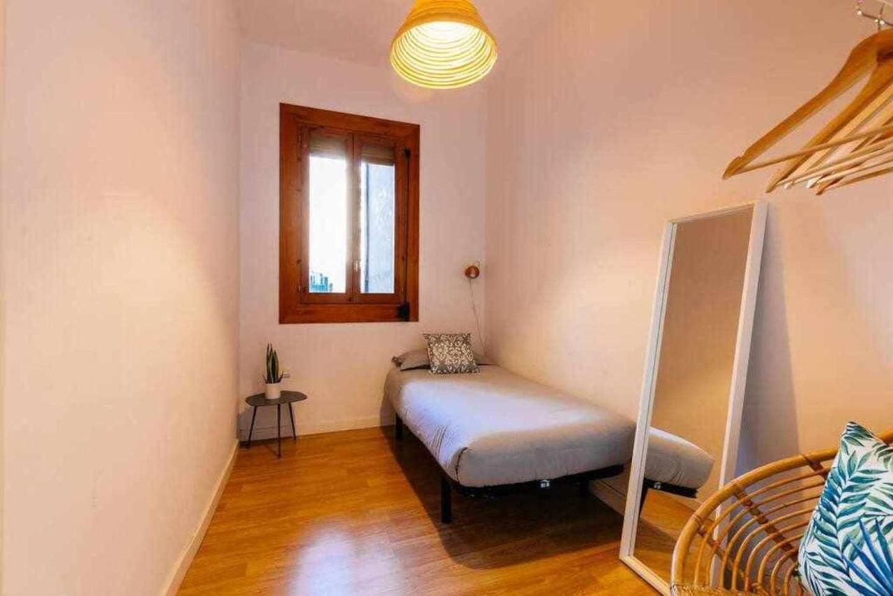 Cozy & Central Apartment Barcelona Bagian luar foto
