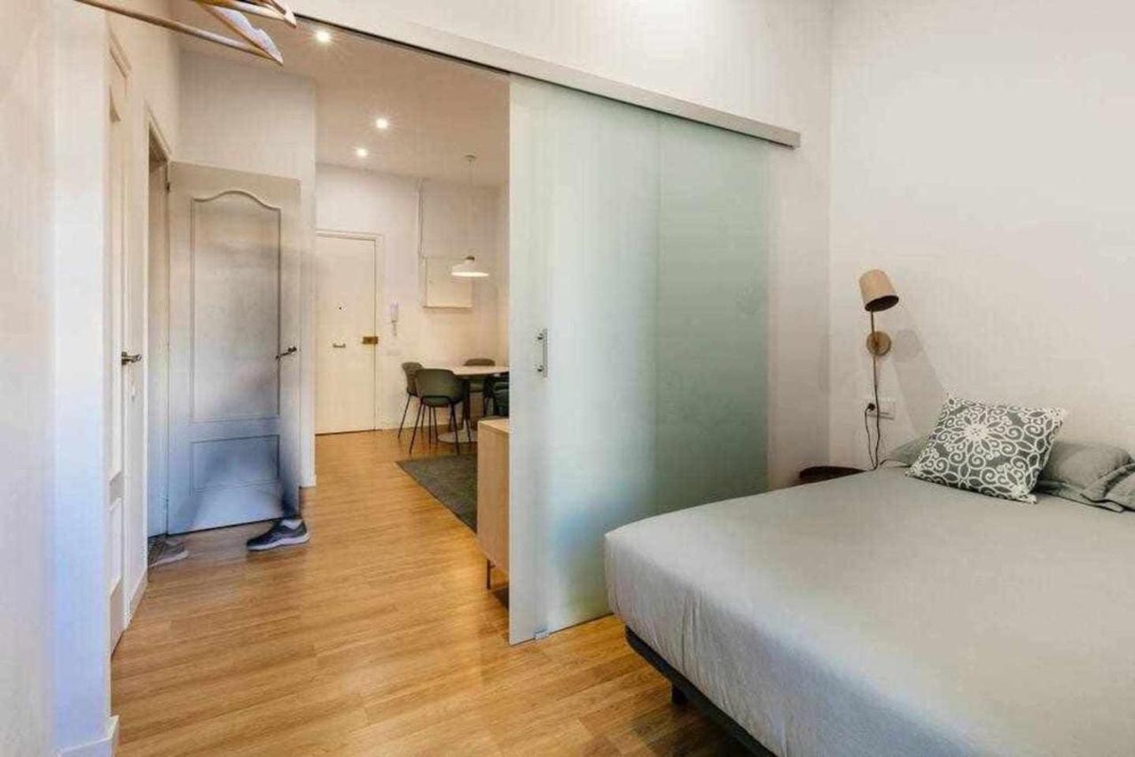 Cozy & Central Apartment Barcelona Bagian luar foto
